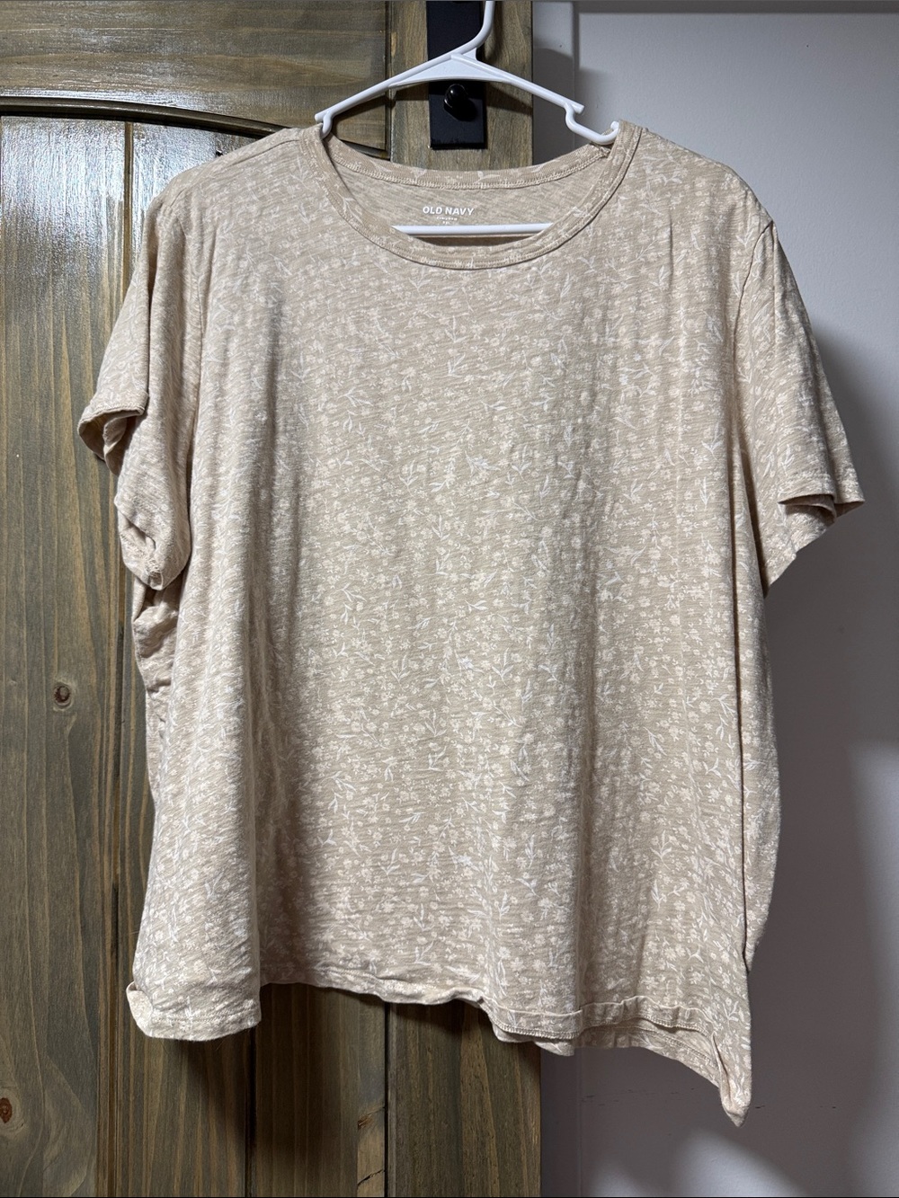 Old Navy Light Beige Short Sleeve Tee with Subtle Print